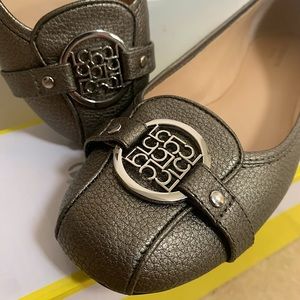 Beautiful Brand new !! Liz Claiborne captoe flats LC Iris pewter